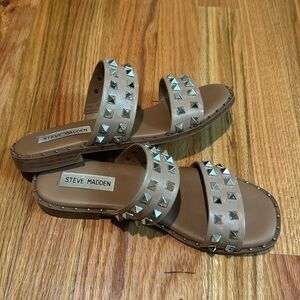 Spikey Steve Madden flats size 6.5